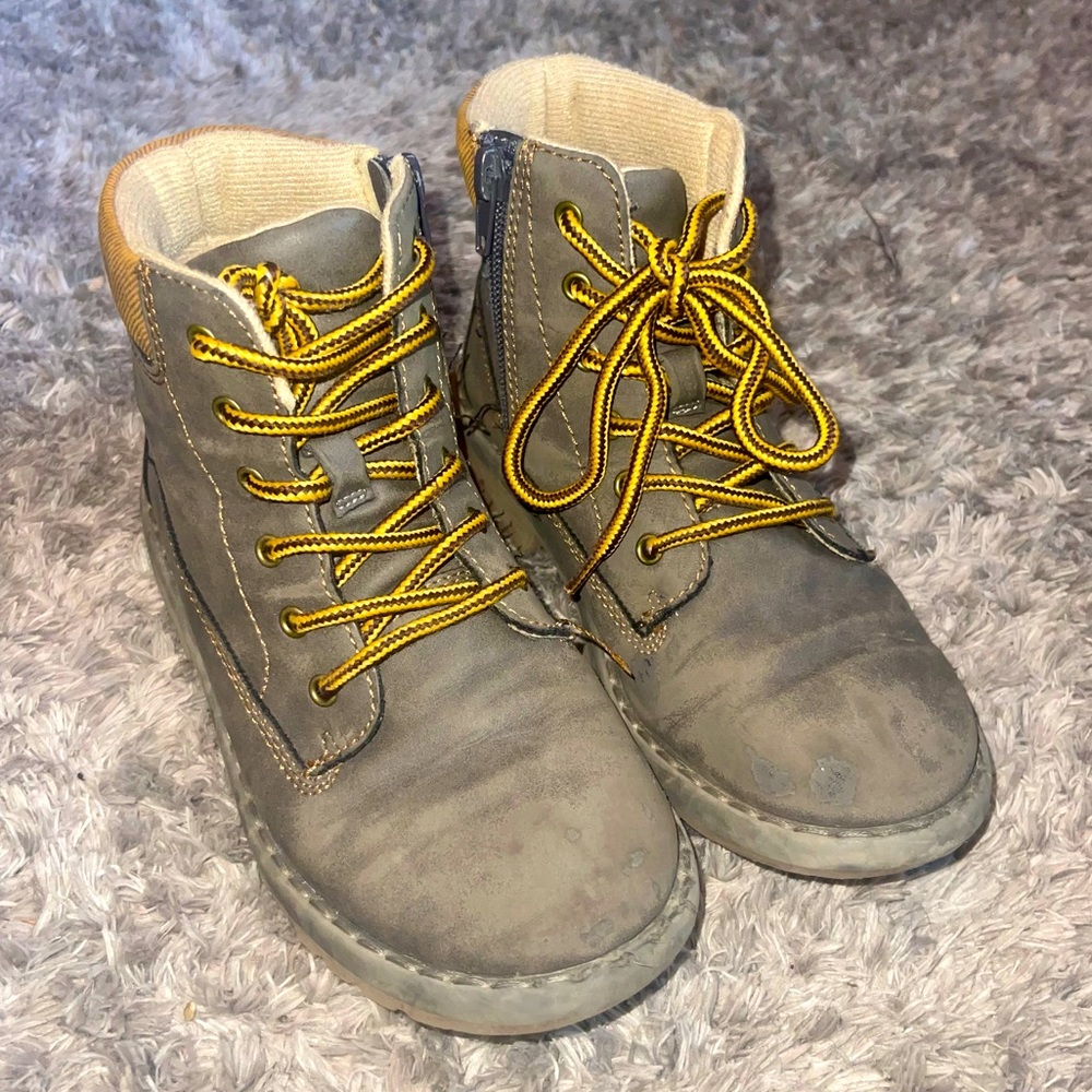Stylish & Functional Hiking Boot